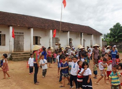 Gây sức ép lên trường: 59 học sinh bị phụ huynh giữ ở nhà