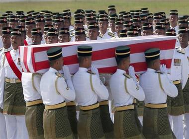Máy bay MH17 rơi: Malaysia đón thêm 2 thi thể nạn nhân