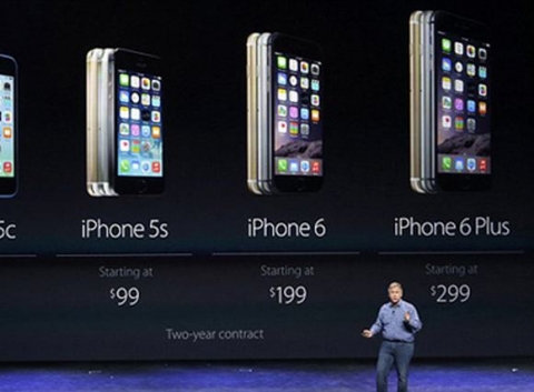 Phó giám đốc marketing của Apple giới thiệu 2 sản phẩm mới là iPhone 6 và 6 +