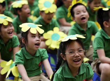 Niềm vui của bé khi vào năm học mới