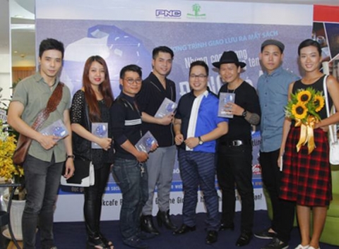 Các Nhà Thiết Kế Project Runway Hội Ngộ Chúc Mừng Mentor Tùng Leo