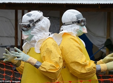Máu người chữa Ebola trở thành cơn sốt 