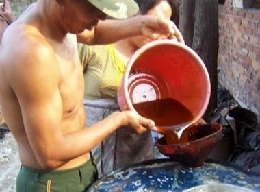 Sản xuất dầu ăn bẩn liên tiếp bị phanh phui