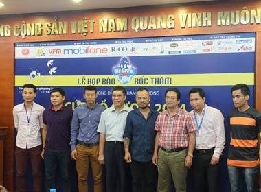 CLB bóng đá Ngôi sao Việt Nam tham dự họp báo cúp Hồ Gươm