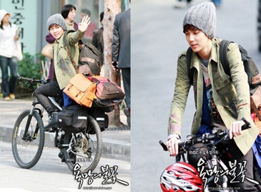 Mỹ nam Hàn đốn tim fan bằng xe đạp