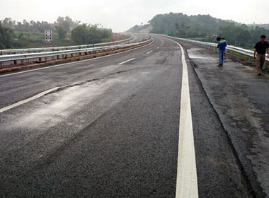 Nứt cao tốc Nội Bài - Lào Cai: 'Không nên bao biện vòng vo'