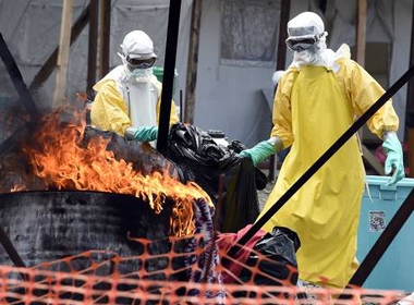  Ebola có sức hủy diệt như vũ khí hạt nhân