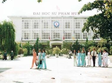 Không có chuyện ngưng tuyển giáo viên