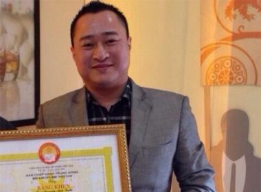 Bắt khẩn cấp đối tượng thuê báo chí để tống tiền