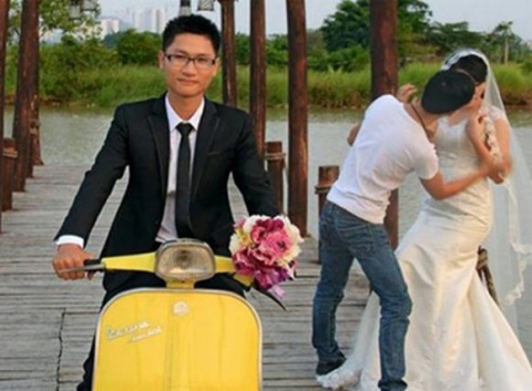 Bức ảnh chú rể bị ‘cắm sừng’ khi đang chụp hình cưới gây xôn xao dân mạng