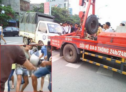 Dân bức xúc phá cửa buồng lái lôi tài xế 'xe điên' ra đánh