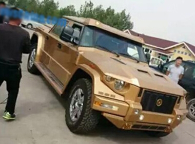 Siêu SUV Dartz Kombat dát vàng, nặng hơn 3 tấn