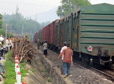 Nổ ổ dầu, tàu hỏa nghiền nát 7 km tà vẹt ở Phú Yên