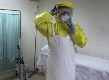 Một nhân viên Liên Hợp Quốc nhiễm Ebola đã qua đời tại Đức