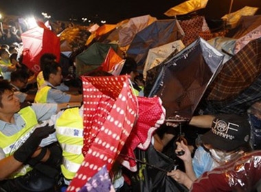 Biểu tình ở Hong Kong: Cảnh sát đánh nhau với nhóm biểu tình đòi dân chủ
