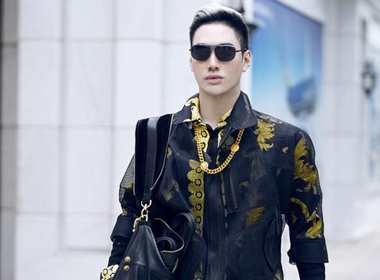 Street style 'chất' như fashionista của NTK Lý Quý Khánh