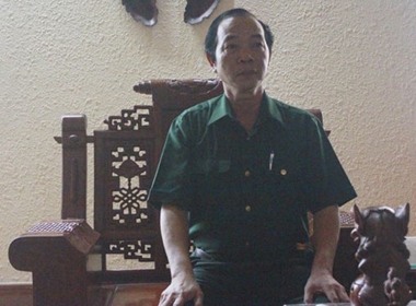 Ông Phạm Văn Phan - Giám đốc Bệnh viện Đa khoa Lương Tài trao đổi với phóng viên