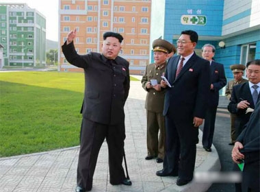 Nhà lãnh đạo Triều Tiên chống gậy xuất hiện công khai lần thứ 2
