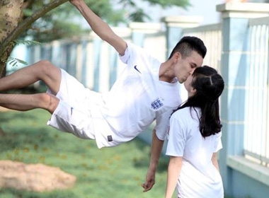 Bộ ảnh tình yêu của cặp đôi Quảng Ninh mê bóng đá