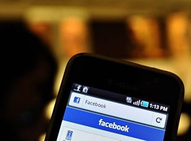Facebook bị buộc phải cung cấp địa chỉ IP của kẻ 'trả thù tình' (Hình Minh Họa)