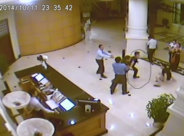 Vụ hỗn chiến ở khách sạn 4 sao: Triệu tập người đàn ông 'bí ẩn'