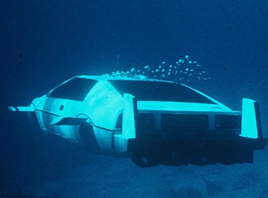 Siêu xe tàu ngầm của điệp viên 007 có giá 1 triệu đô  