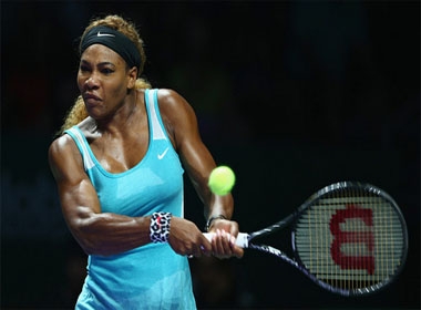 Serena vất vả giành vé vào chung kết 