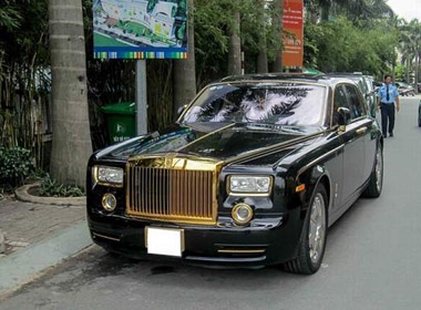 Cận cảnh Rolls-Royce mạ vàng biển Quảng Ninh tại Sài Gòn