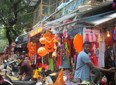 Thị trường Halloween ảm đạm ở Hà Nội 