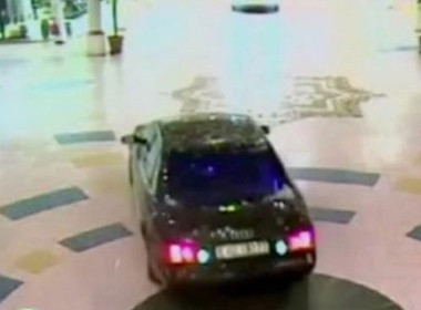 Chiếc xe chở 8 tên cướp tại Wafi Mall