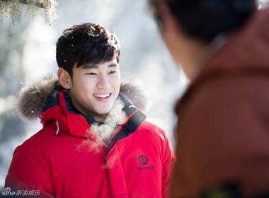 Kim Soo Hyun khiến fan mê mẩn với vẻ đẹp không tỳ vết