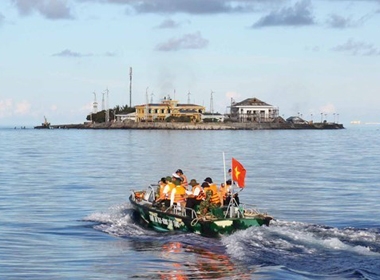 Tình hình biển Đông chiều 31/10: Trung Quốc dùng một loạt ụ nổi lấn biển trái phép 