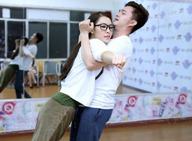 Cặp đôi hoàn hảo 2014: Nam Cường Quế Vân chăm chỉ luyện tập múa đương đại cho đêm dạ vũ 