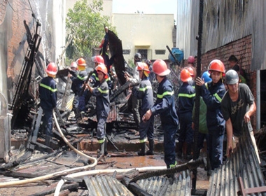 Cháy sát trụ sở ngân hàng Đắk Lắk, nhân viên tháo chạy