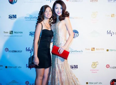 Jennifer Chung xuất hiện cùng em gái tại sự kiện từ thiện