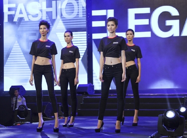Các thí sinh Vietnam’s Next Top Model 2014 trên sàn diễn