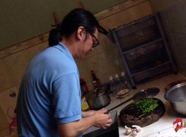 Bố ơi! Mình đi đâu thế tập 2: Những ông bố nổi tiếng vụng về vào bếp