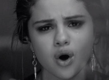 Selena Gomez 'Khóc hết nước mắt' trong MV mới