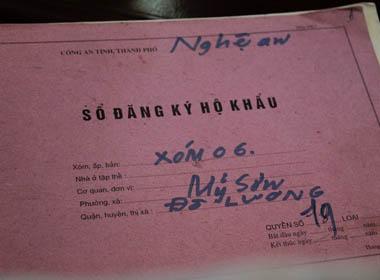 Cả xã của Công Phượng đều đã làm khai sinh lại