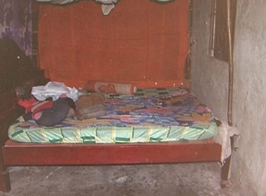 Chiếc giường ngủ nơi ông Quân giết hại vợ rồi tự sát