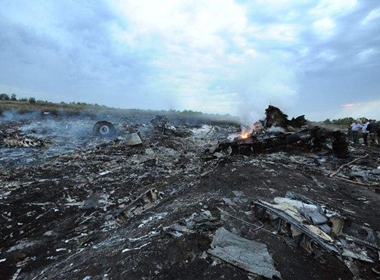 Hiện trường vụ rơi máy bay MH17 ở Donetsk, miền đông Ukrane. 