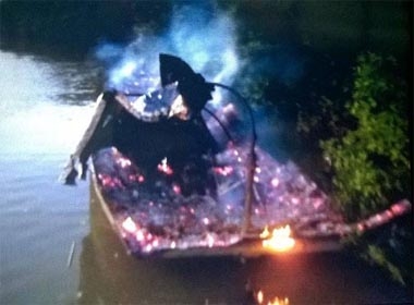 Cháy nổ ghe trên sông Soài Rạp khiến ba người bỏng nặng