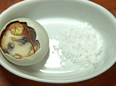 Trứng vịt lộn Phillippines khác trứng Việt Nam như thế nào?