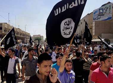 Thanh  niên ở thành phố Mosul diễu hành ủng hộ IS