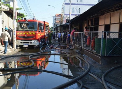 Cháy xưởng in hơn 300m2 trong khu dân cư, nhiều người hoảng loạn