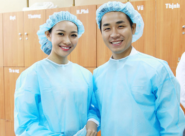 Nguyên Khang - Bích Khanh đồng hành với người sáng lập Operation Smile