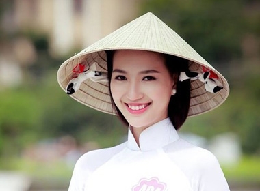 Hoa hậu Việt Nam 2014: Bị tố thẩm mỹ, thí sinh bỏ thi vì khủng hoảng