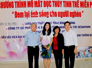 Việt Trinh tổ chức mổ mắt miễn phí cho hơn 400 trăm bệnh nhân