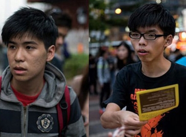 Joshua Wong (phải) và Lester Shum, hai lãnh đạo phong trào sinh viên bị bắt giữ