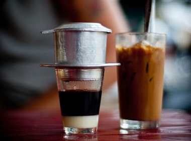 Cà phê sữa đá Sài Gòn được Bloomberg ca ngợi 